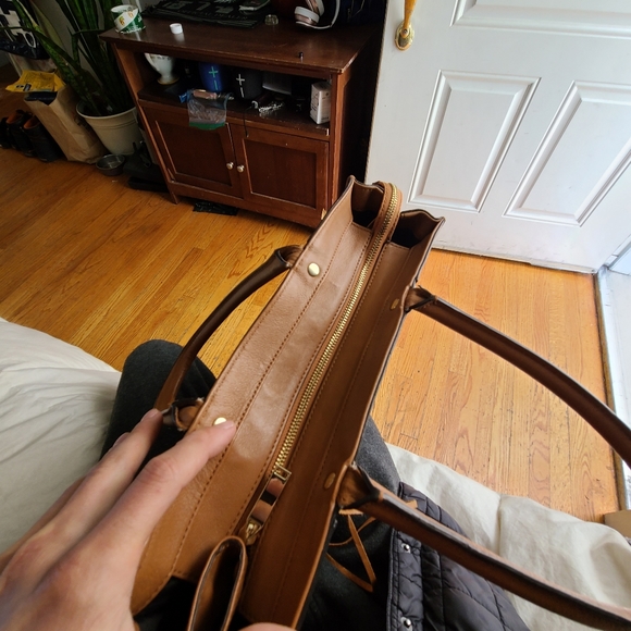 Rebeccaminkoff designer Purse butterfly lining with Gold Hardware. - Picture 4 of 8